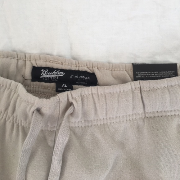 SOLD Graphic oversized sweatpants - Picture 5 of 6